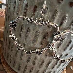 Gothic Heart Earrings w/Barbed Wire and Rose Detail NWOT